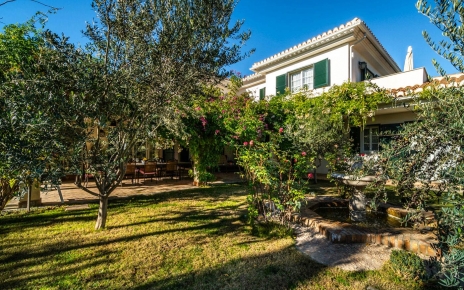 Jardines alrededor de la planta baja